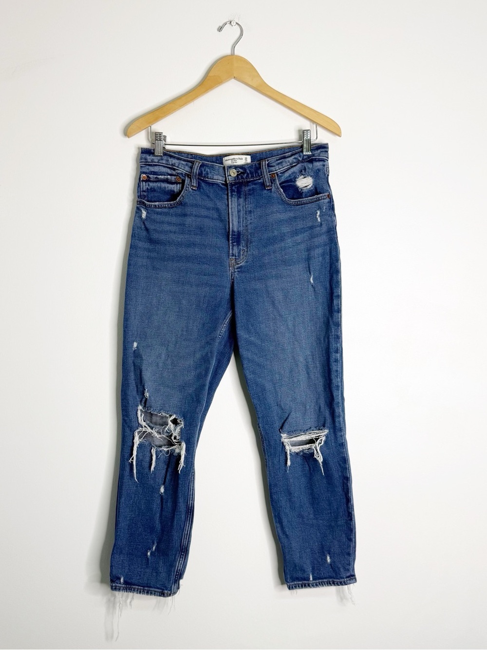 Abercrombie & Fitch The Mom High Rise Distressed Jeans Size 10/30